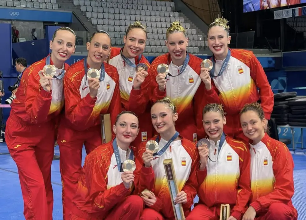 La Sincro enseñando el bronce, con la granollerina Txell Mas