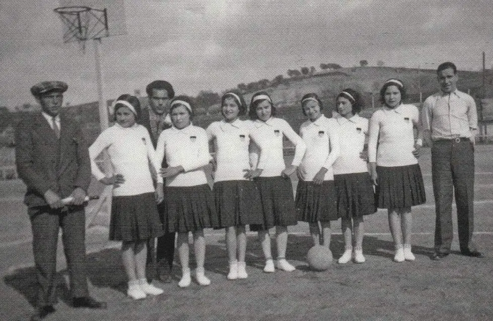 1932-36 Foto primer equip femení de bàsquet a Granollers