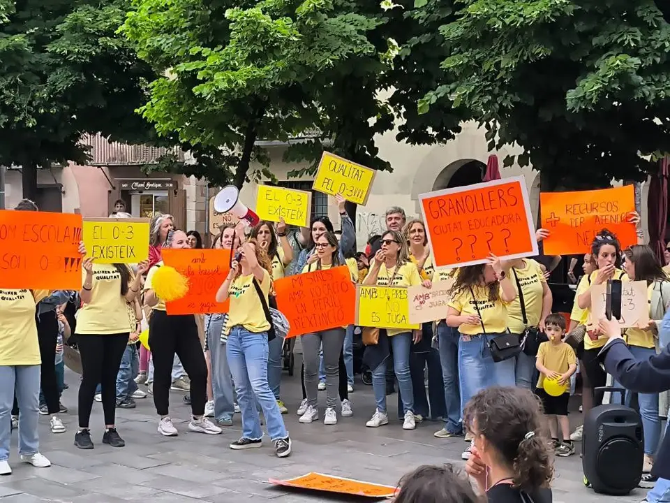 Manifestació a la Porxada Escoles Bressol
