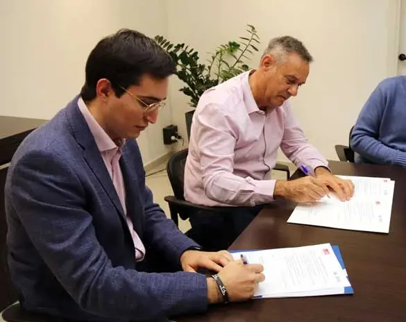 Firma del Pacto de LLiçà d'Amunt entre Ignasi Simón y Teodoro Suárez
