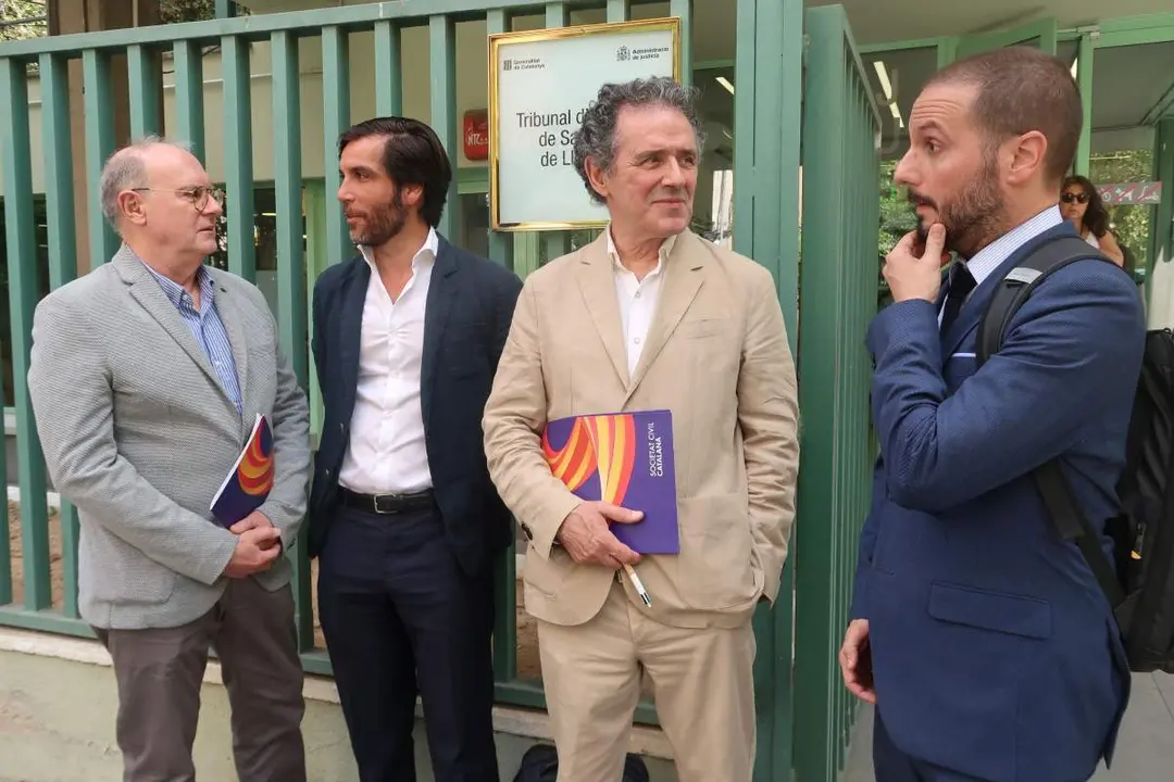 Los miembros de SCC a la entrada del juzgado hoy