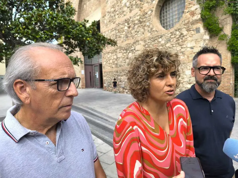 La eurodiputada Dolors Montserrat flanqueada por Josep Tutusaus y Jose Maria Moya