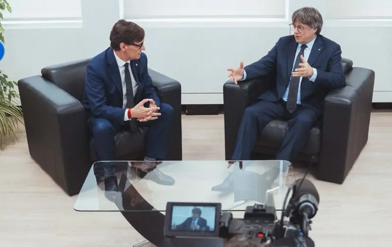 Salvador Illa y Carles Puigdemont en la reunión celebrada en Bruselas