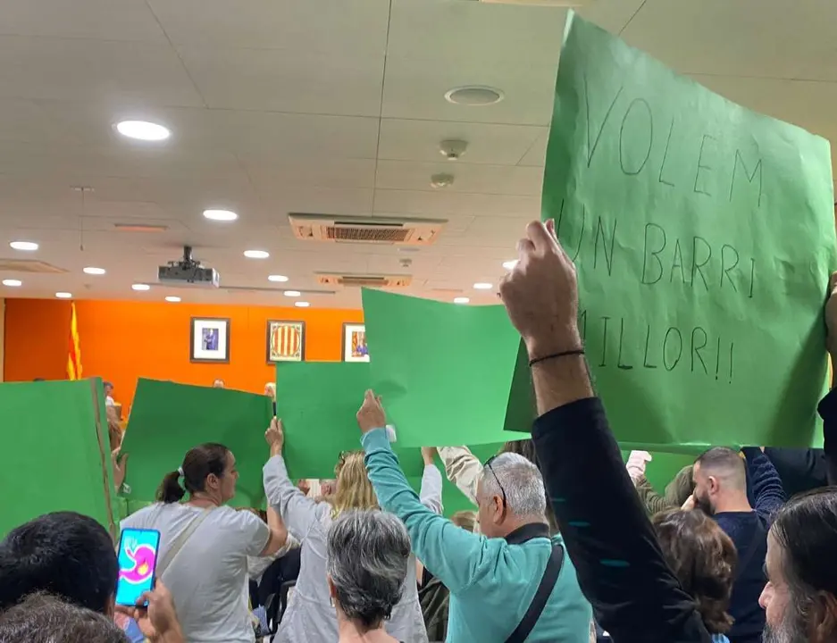 Protestas de la AAVV Font Verda en el ple extraordinari