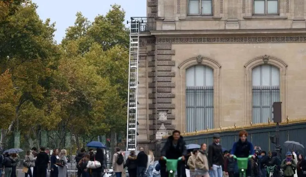 La escalera utilizada para el robo del siglo en el Louvre