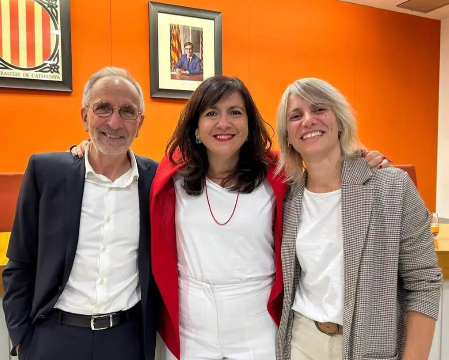 Andrea Canelo junto a Alba Barnusell y Josep Mayoral, sus dos alcaldes, en su último pleno en Granollers