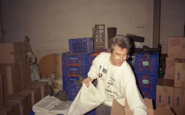 1999 Leandre Terrats preparant material pels atletes