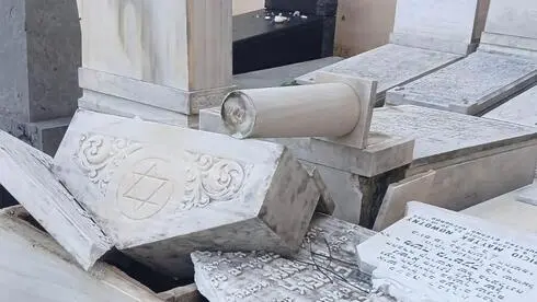Profanaci&oacute;n de tumbas en el cementerio judio de les Corts