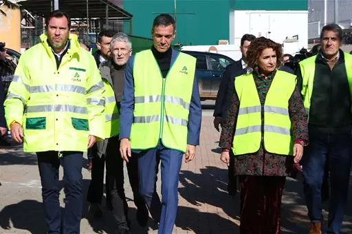 Sanchez pas&oacute; de puntillas por Adamuz, junto a Marlasca, Puente y Montero. Foto Web Moncloa