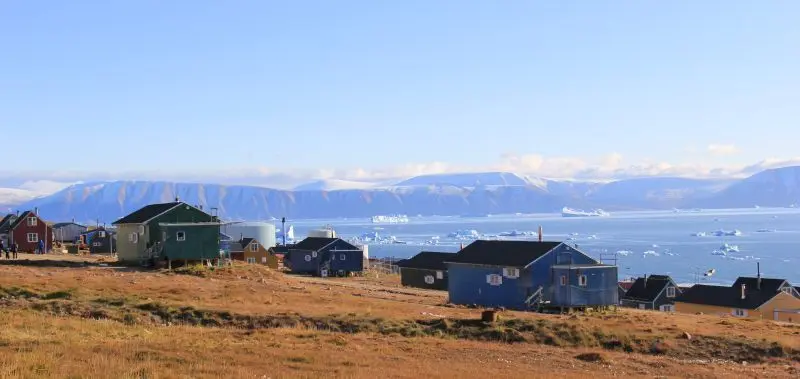 Houses_in_Qaanaaq_II