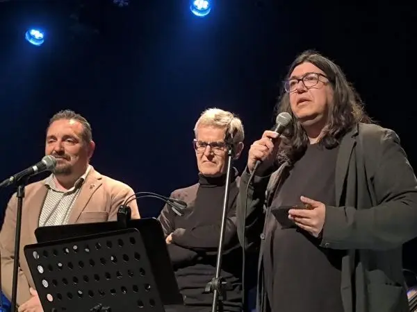 1. Les presentacions del Concert a carrec del responsable de la Escola de M&uacute;sica de Les Franqueses, l'alcalde Juan Antonio Corchado i Toni Cornellas, per la Mitja