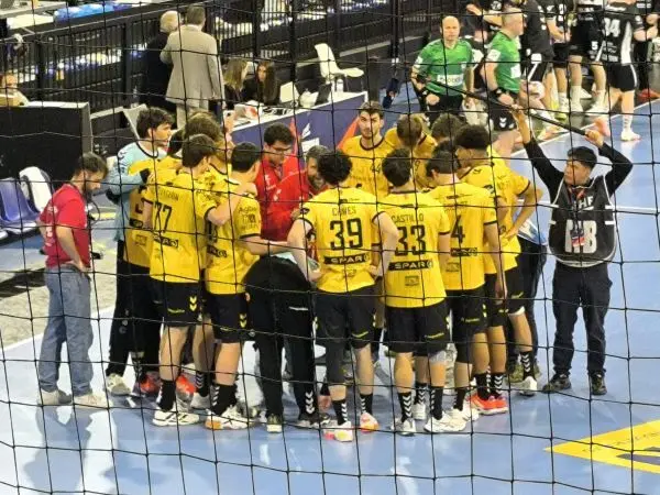 Antonio Rama parlant als seus jugadors