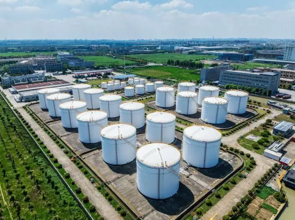 Almacenes industriales de petr&oacute;leo (tank farms)