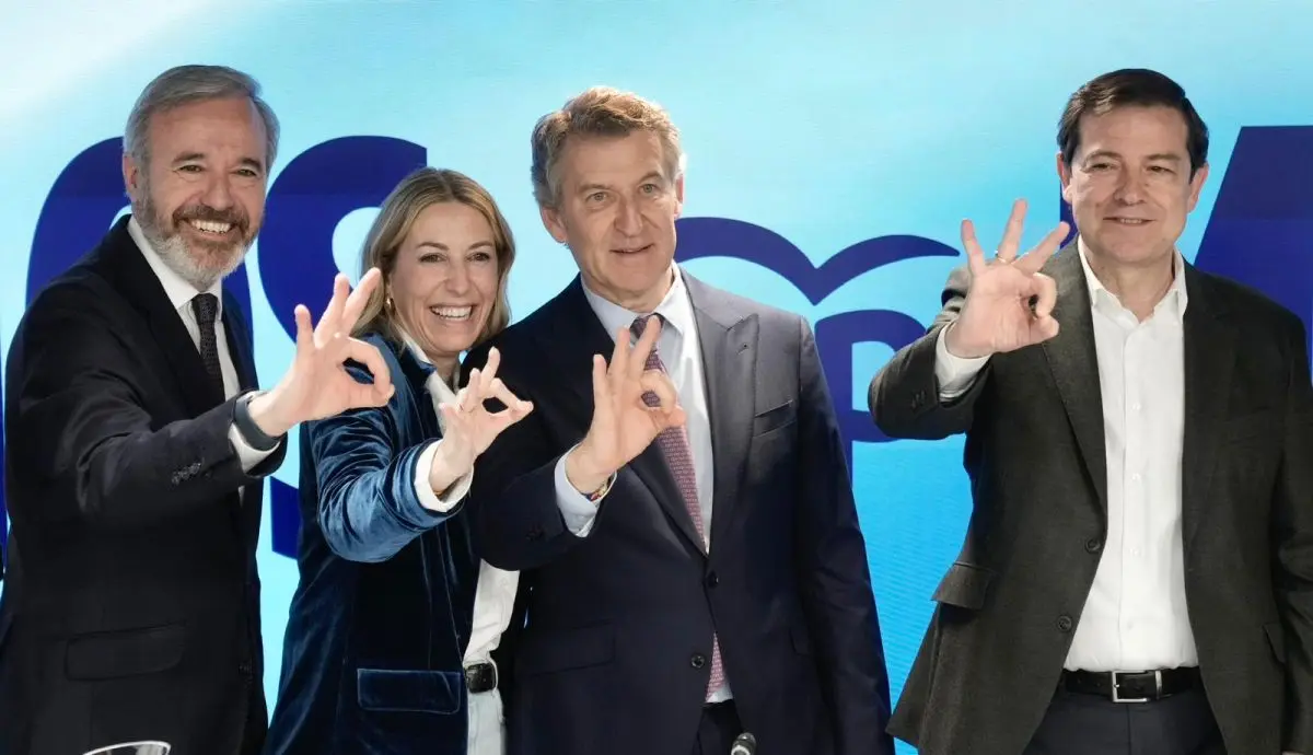 Alberto N&uacute;&ntilde;ez Feij&oacute;o celebra con Jorge Azc&oacute;n, Mar&iacute;a Guardiola y Alfonso Fern&aacute;ndez Ma&ntilde;ueco  Foto de PP Tarek