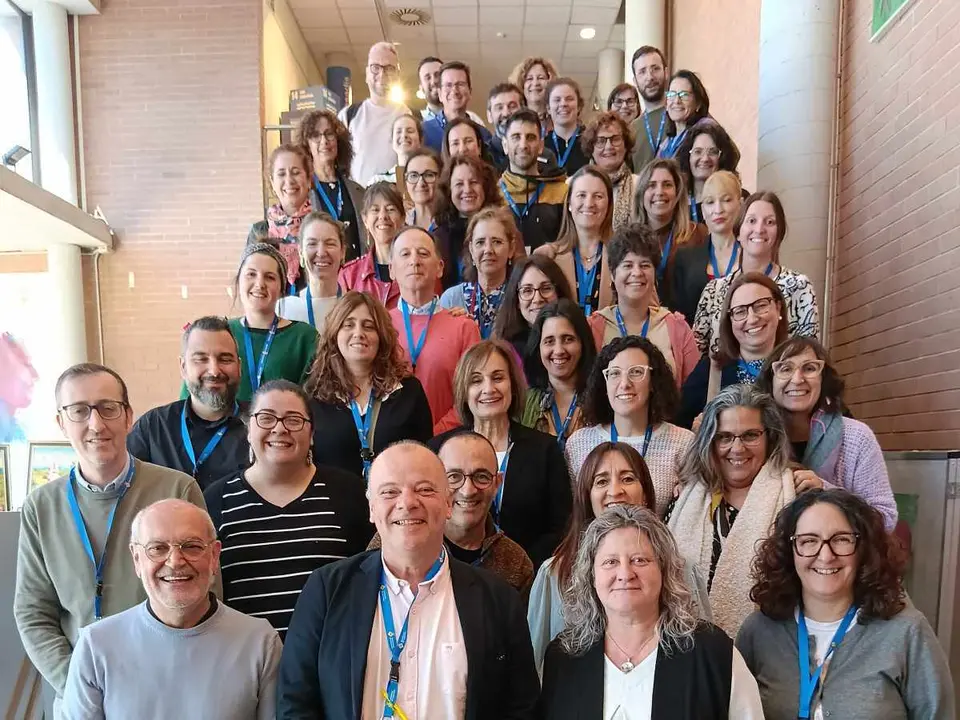 Foto de familia de los participantes en el encuentro de Canovelles