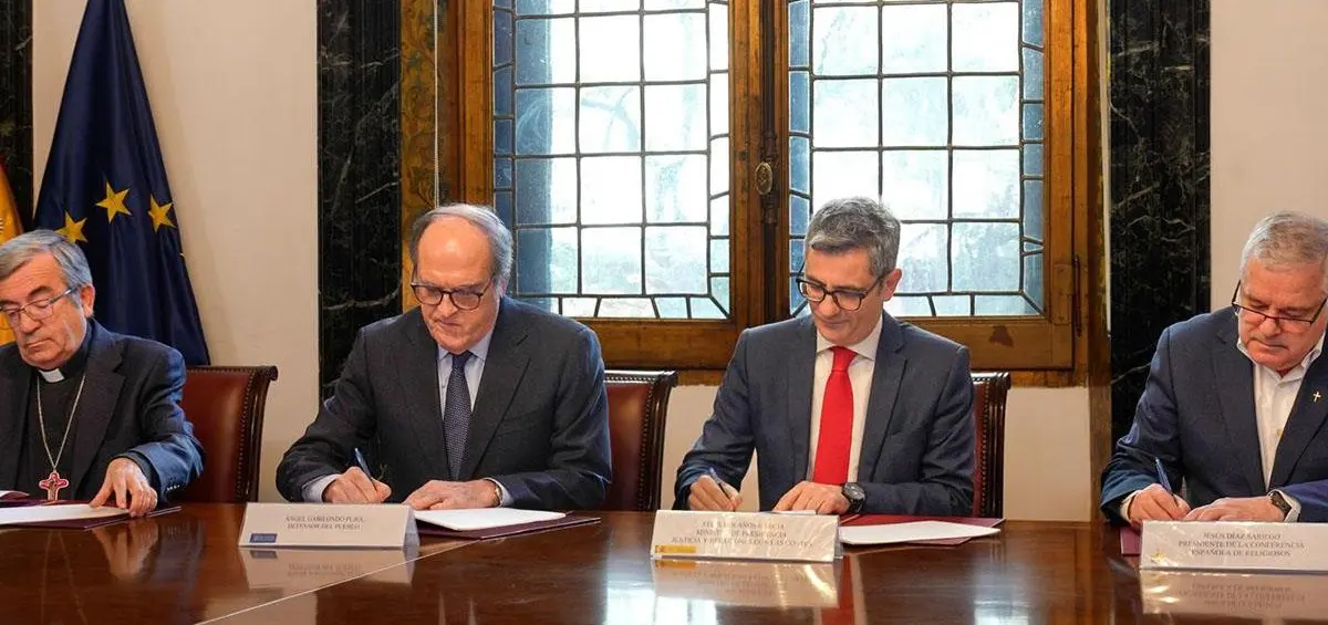 firma del acuerdo entre el Gobierno, la Conferencia Episcopal y el Defensor del Pueblo