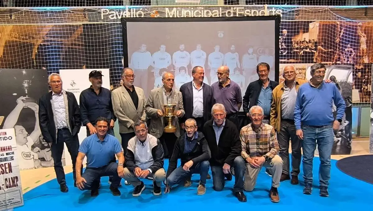 0. Els herois de la Recopa del 1976 presents al seu homenatge