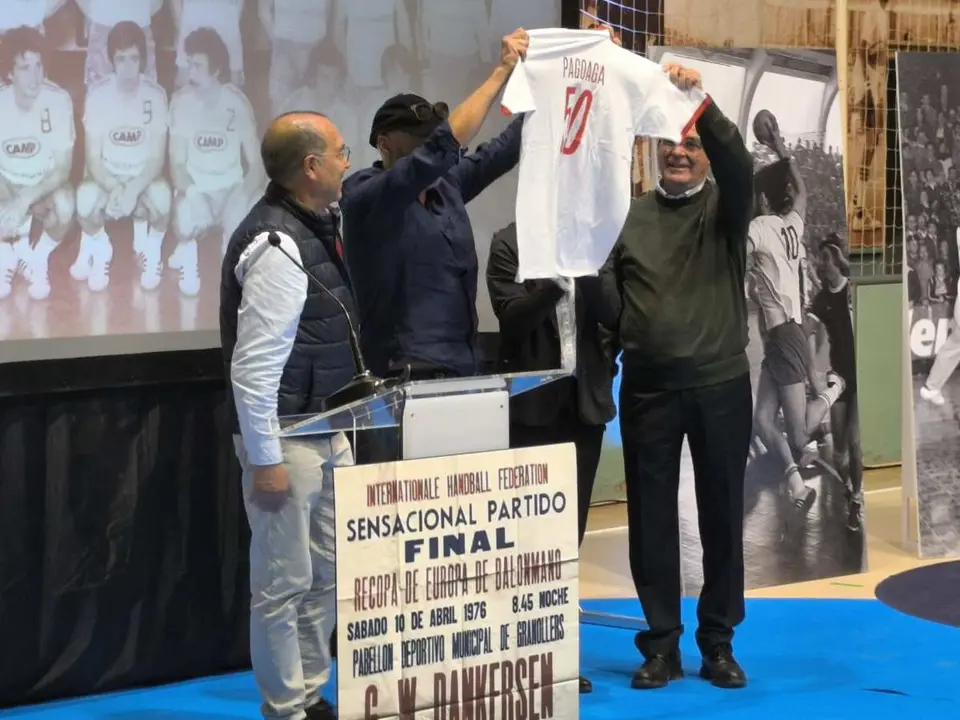 20. Sagarzazu recull la samarreta del gran heroi de la final, Patxi Pagoaga