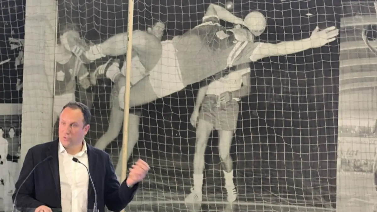 El regidor &Aacute;lvaro Ferrer explicando el plan de inversiones en instalaciones para el deporte