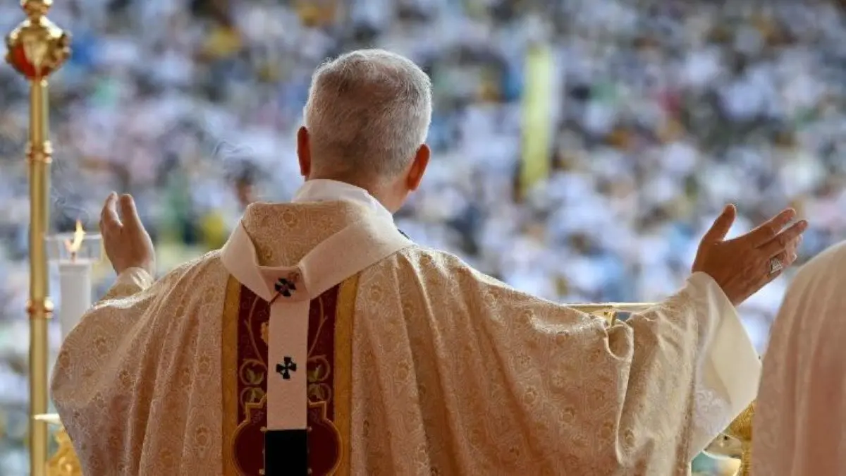 el Papa Le&oacute;n XIV en una multitudinaria misa en Malabo (Guinea Ecuatorial) (@Vatican Media)