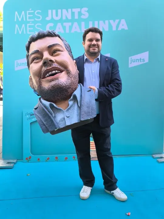 11. El candidat Torrillas ja t&eacute; el seu capgr&ograve;s, ens ho va presentar a l'Stand