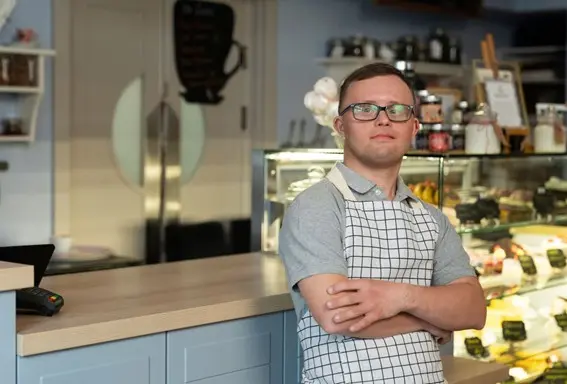 Un joven con s&iacute;ndrome de Down Foto Discamedia