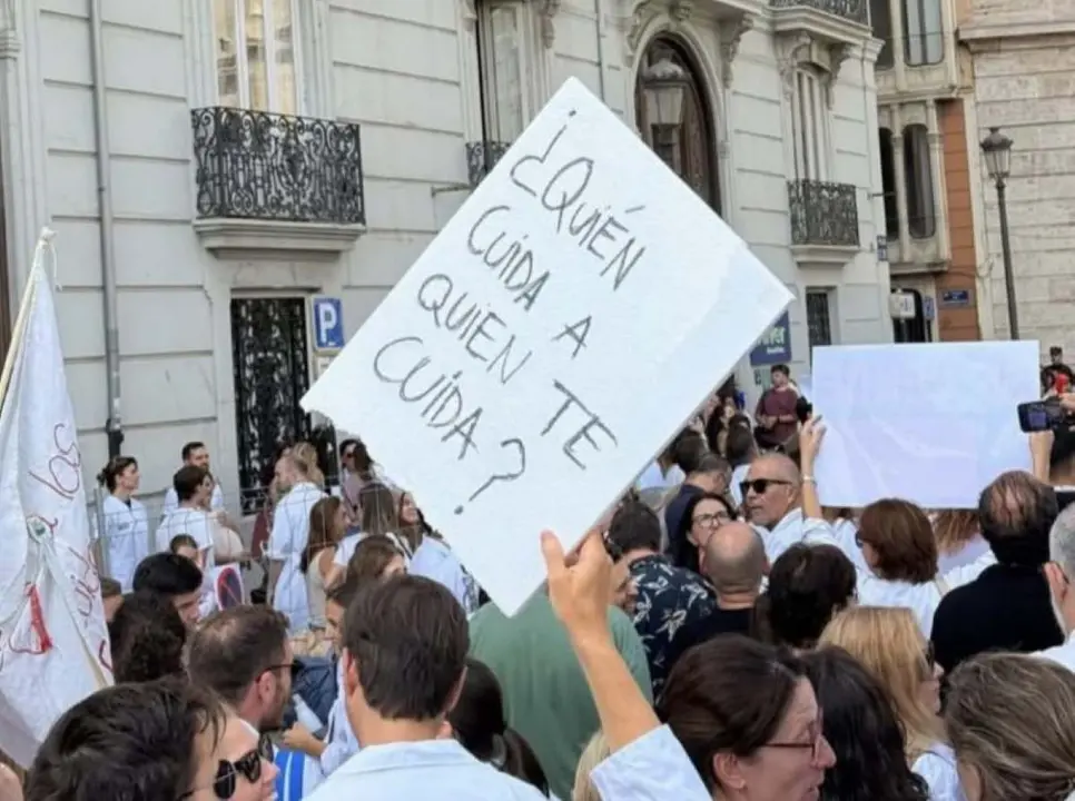 Una de las manifestaciones de los m&eacute;dicos espa&ntilde;oles contra la ministra de Sumar, M&oacute;nica Garc&iacute;a.