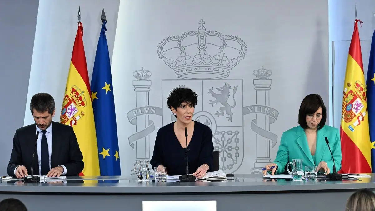 Ernest Urtasun, Elma Saiz y Diana Morant, durante la rueda de prensa posterior al &uacute;ltimo consejo de ministros