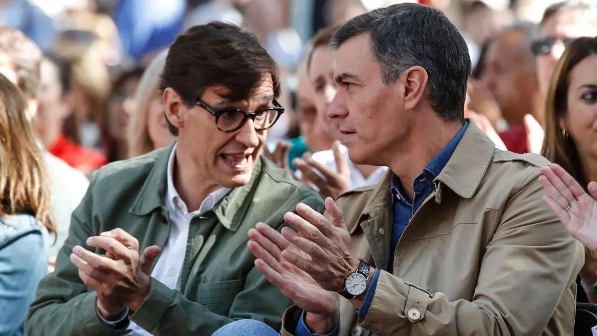 Salvador Illa y Pedro S&aacute;nchewz en un miting del PSC