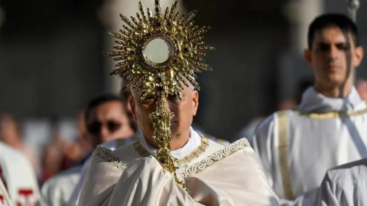 El Papa Le&oacute;n en la procesi&oacute;n del Corpus Christi de 2025