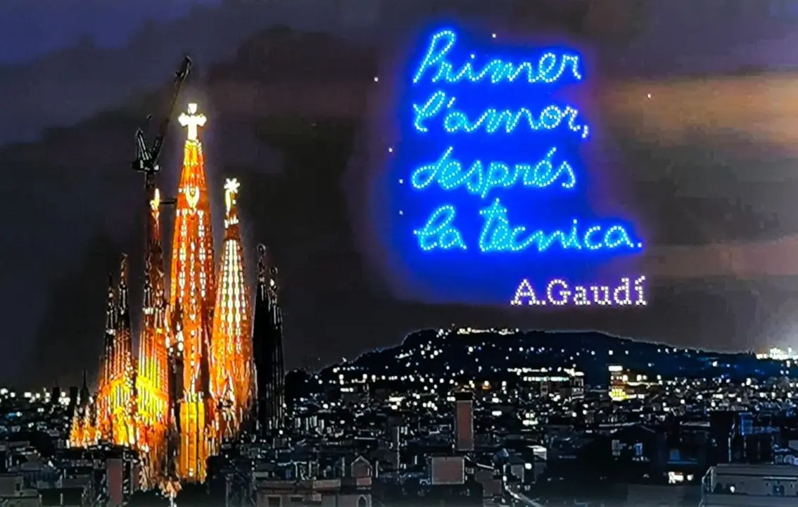 Antonio Gaudi, Primer l'amor