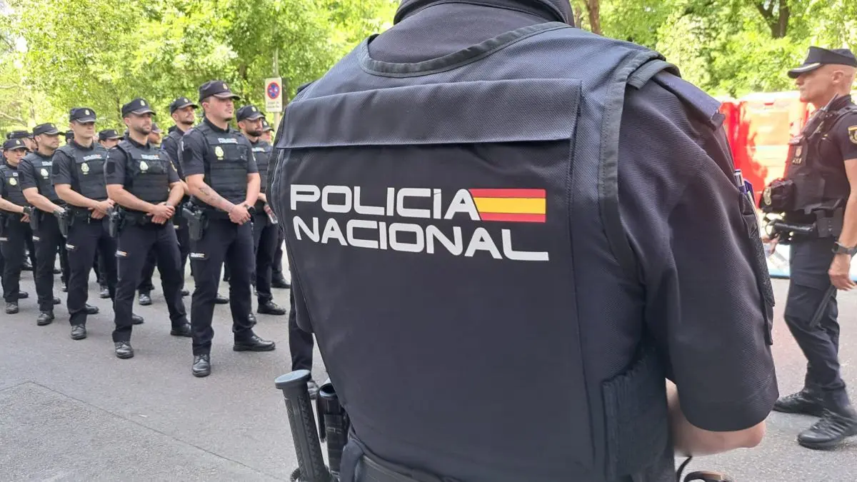 Polic&iacute;as nacionales en Madrid durante uno de los actos del Papa Foto de Servimedia