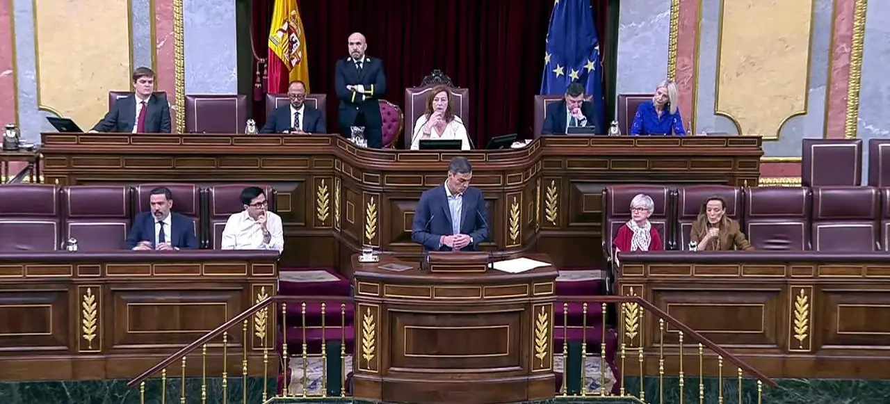 momento de la sesi&oacute;n plenaria de hooy con Pedro S&aacute;nchez