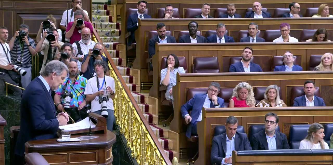 Nu&ntilde;ez Feij&oacute;o en su discurso ante la bancada socialista y el Gobierno