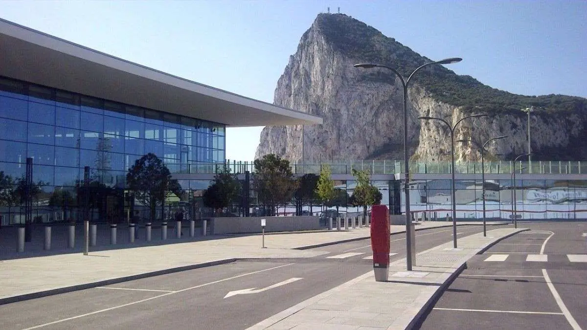El Pe&ntilde;&oacute;n de Gibraltar, desde el aeropuerto - Foto del Gobierno de Gibraltar