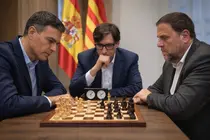 La partida entre Sanchez y Junqueras tiene a Illa como afectado principal