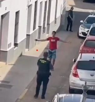 Amenazan a la Guardia Civil con un cuchillo