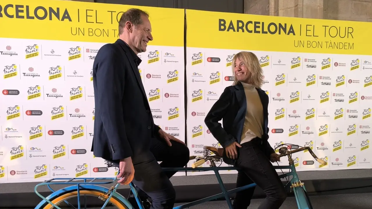 Christian Prudhomme, director del Tour, y la alcaldessa de Granollers, Alba Barnusell