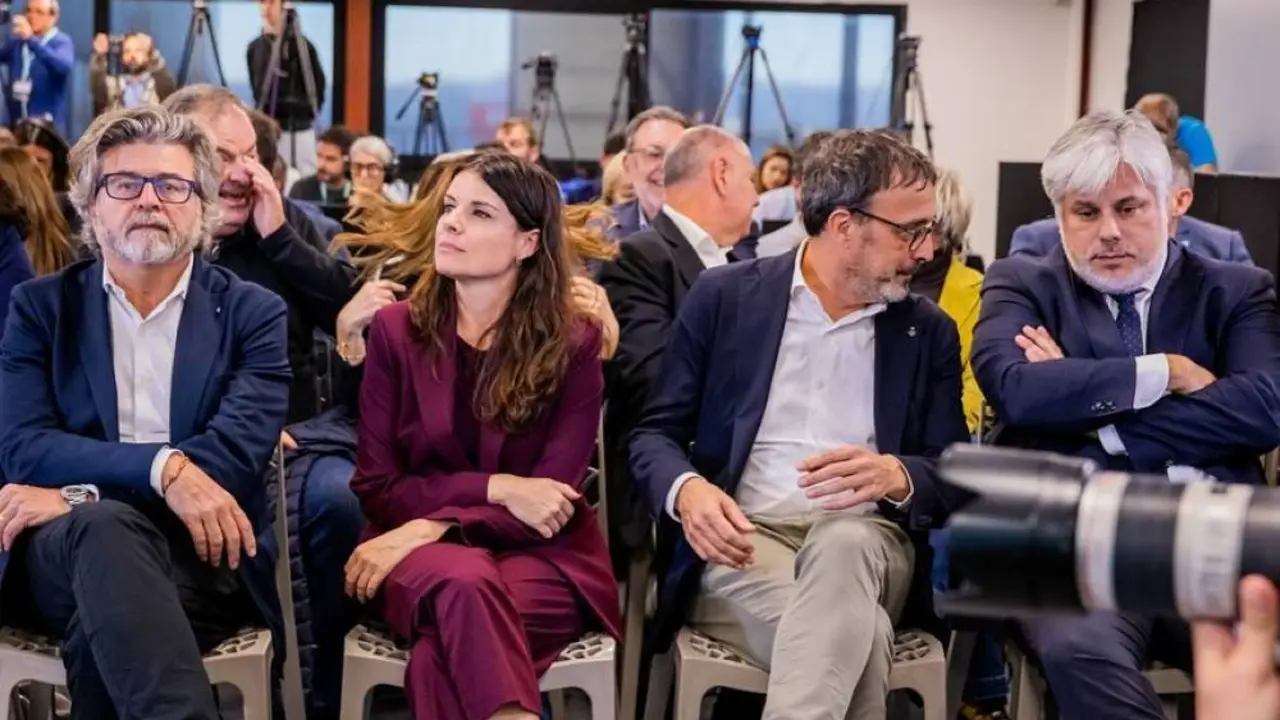 cargos políticos de Junts en una reunión con Puigdemont