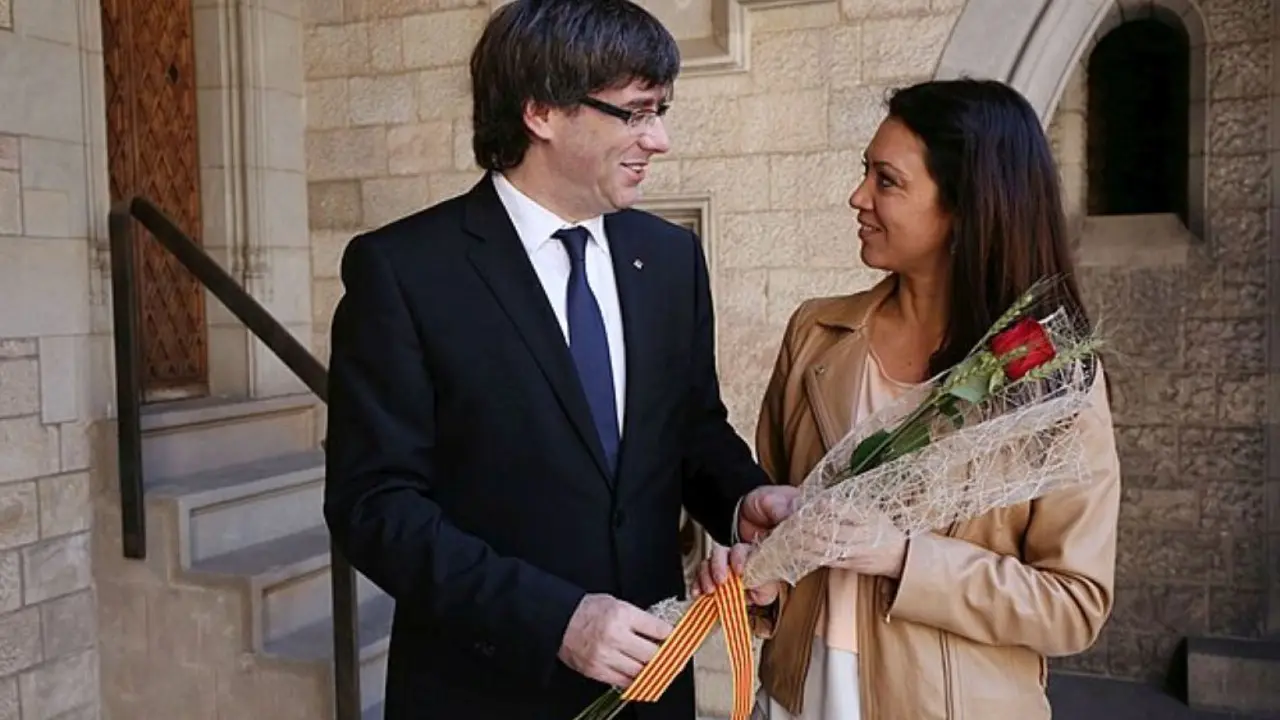 Marcela Topor con su marido, Carles Puigdemont