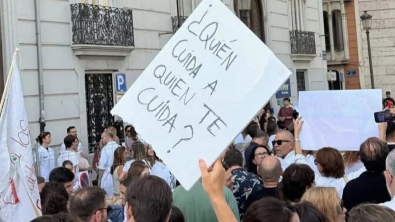 Una de las m&uacute;ltiples manifestaciones de los m&eacute;dicos espa&ntilde;oles contra la ministra de Sumar, M&oacute;nica Garc&iacute;a.