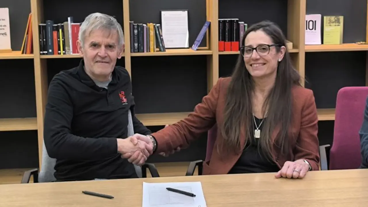 Signatura del conveni entre  Estabanell i la Mitja 1