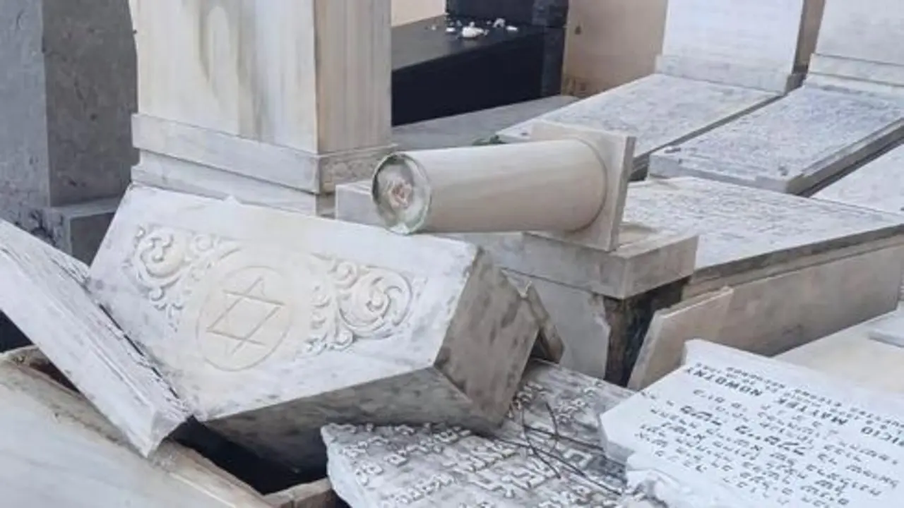 Profanaci&oacute;n de tumbas en el cementerio judio de les Corts
