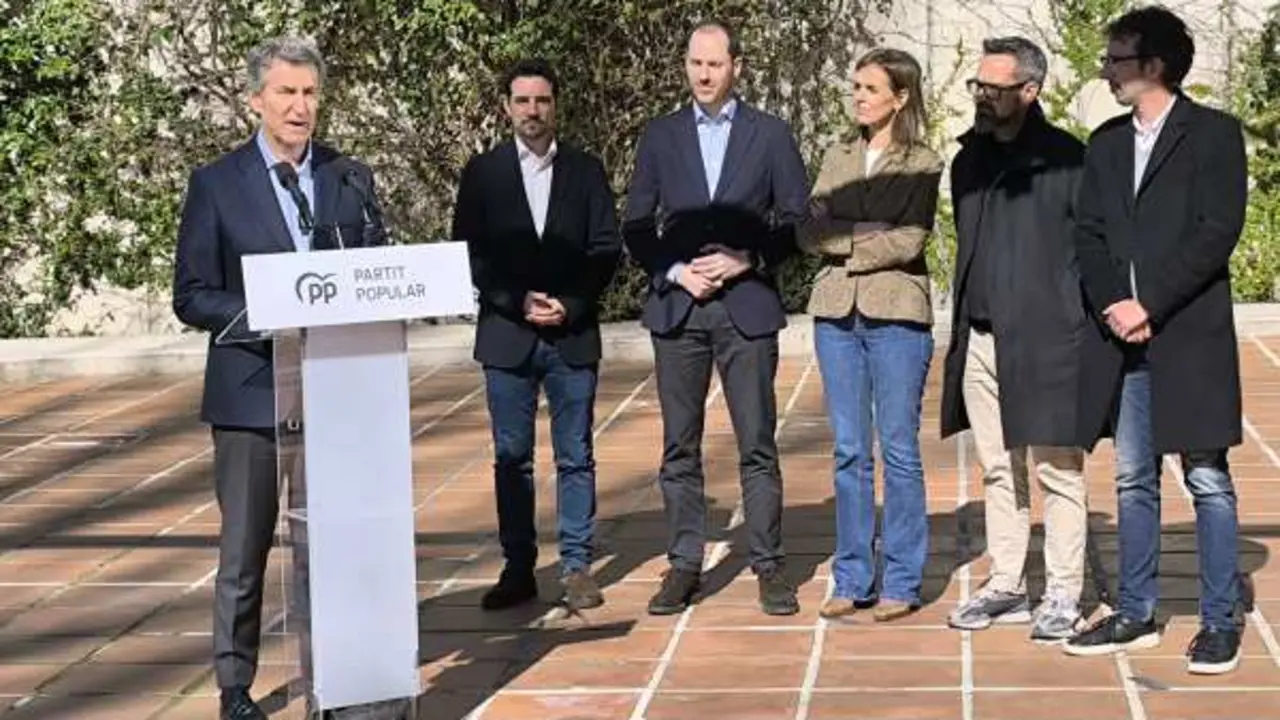 Feij&oacute;o acompa&ntilde;ado de cargos de su partido catal&aacute;n