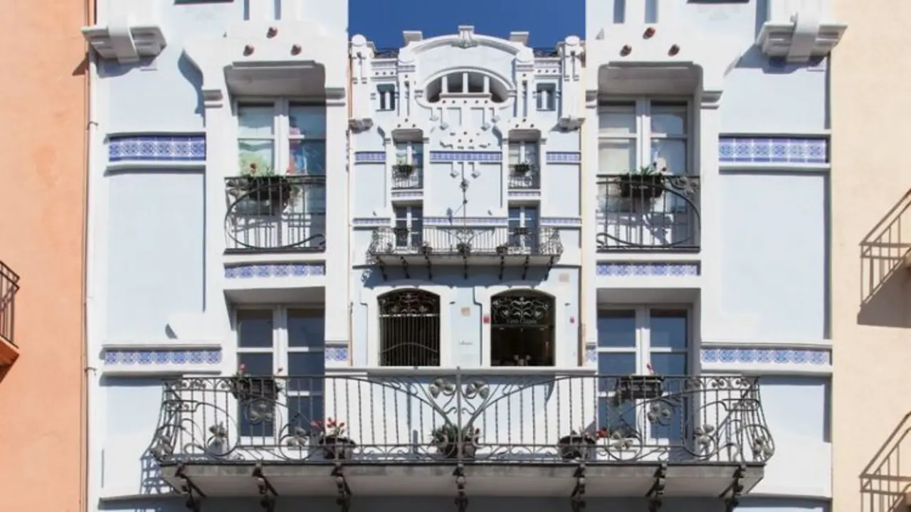 Casa Clap&eacute;s, a la Pla&Ccedil;A de la Porxada de Granollers