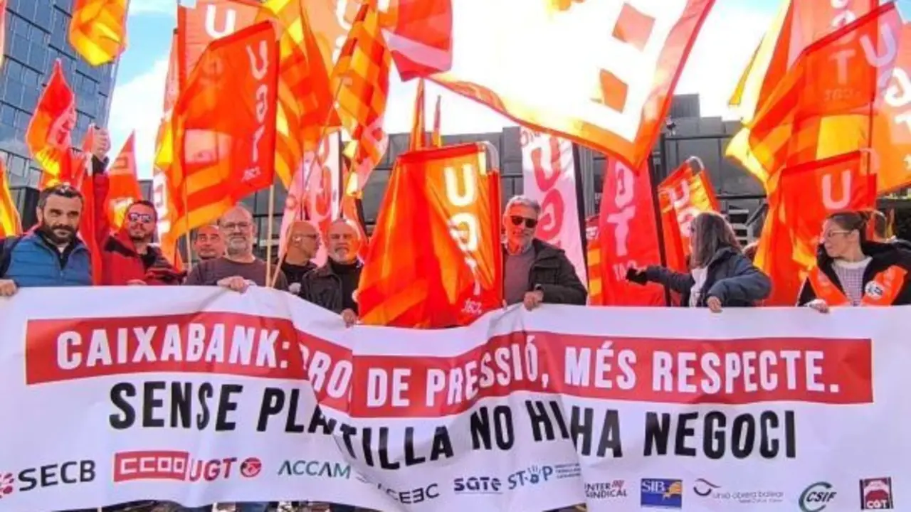 manifestaci&oacute; treballadors de la Caixa en Valencia