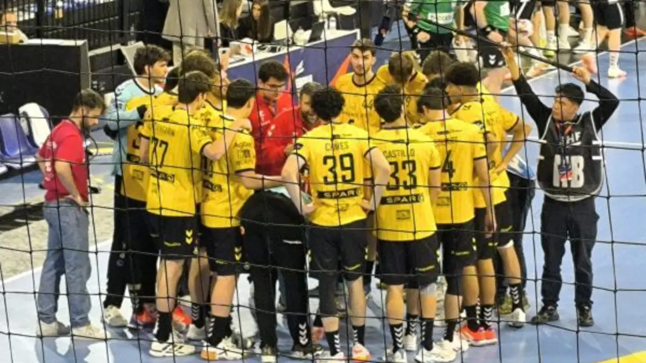 Antonio Rama parlant als seus jugadors