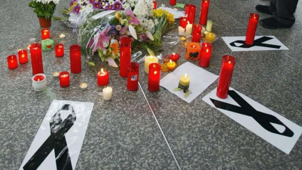 homenaje a los fallecidos, el mismo d&iacute;a 11 de Marzo 2004, en la estaci&oacute;n de Atocha