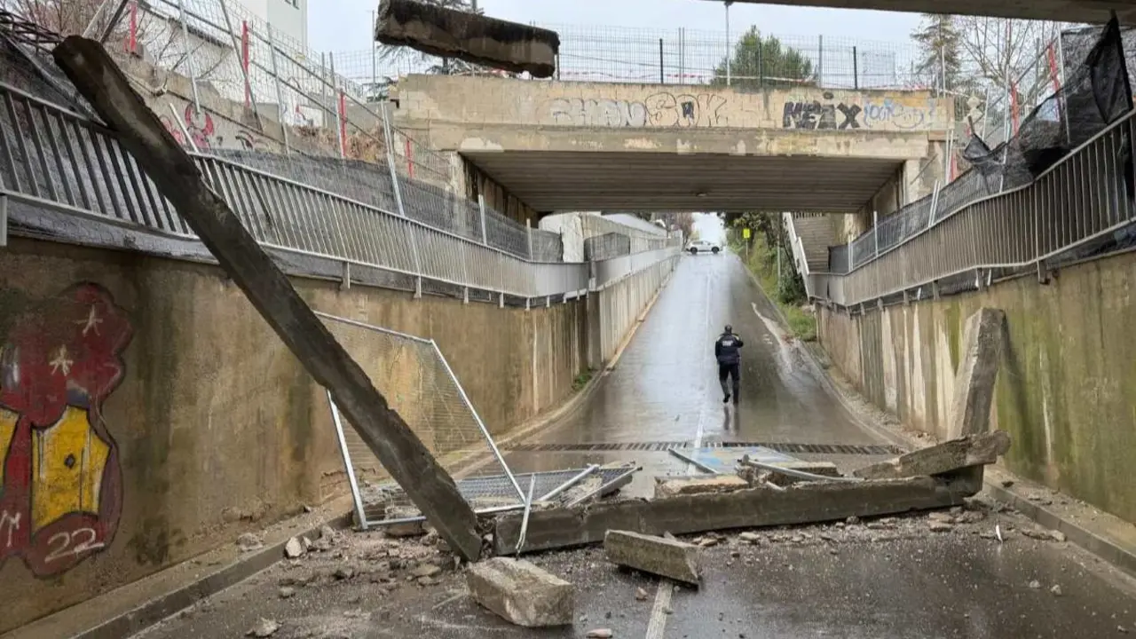 Caida parte puente de la Renfe avda 11 setembre de la Garriga