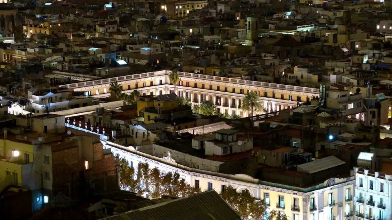 La Plaza Real, en el centro de Ciutat Vella
